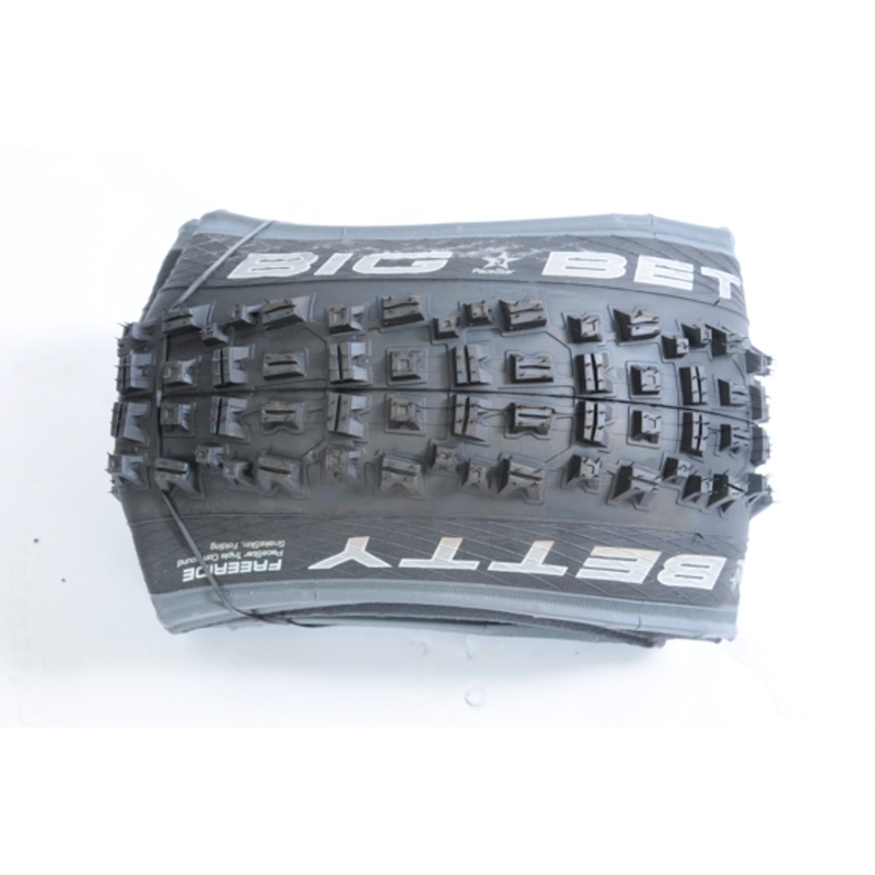 SCHWALBE BIG BETTY 26 x 2.40 FREERIDE SNAKESKIN FOLDING MTB TYRE PACESTAR COMPOUND