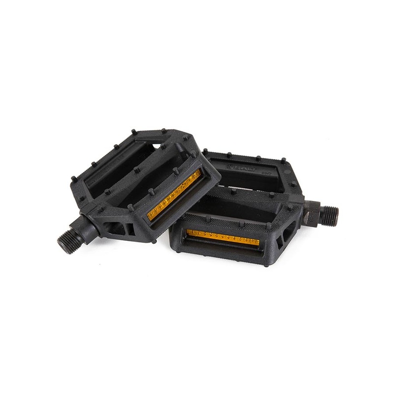 Salt Junior Platform Pedals Body: Nylon Spindle: Cr-Mo 9/16” Black
