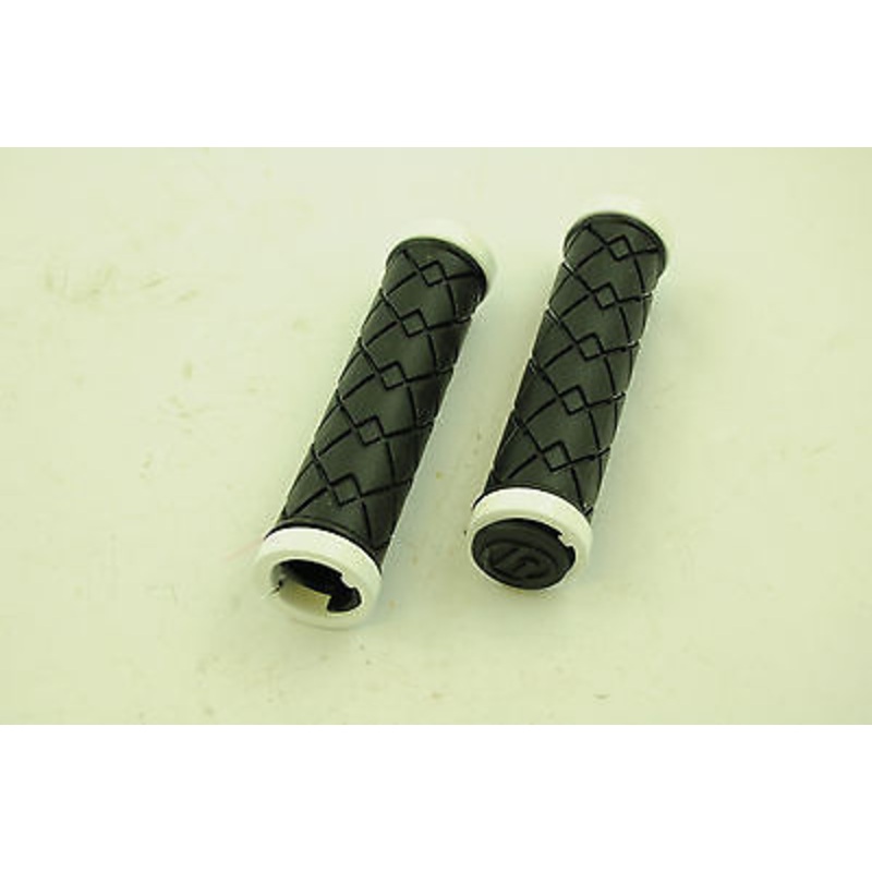 HERRMANS CUADRO DOUBLE LOCK-ON MTB 26mm HANDLEBAR GRIPS BLK-WHITE 50% OFF RRP