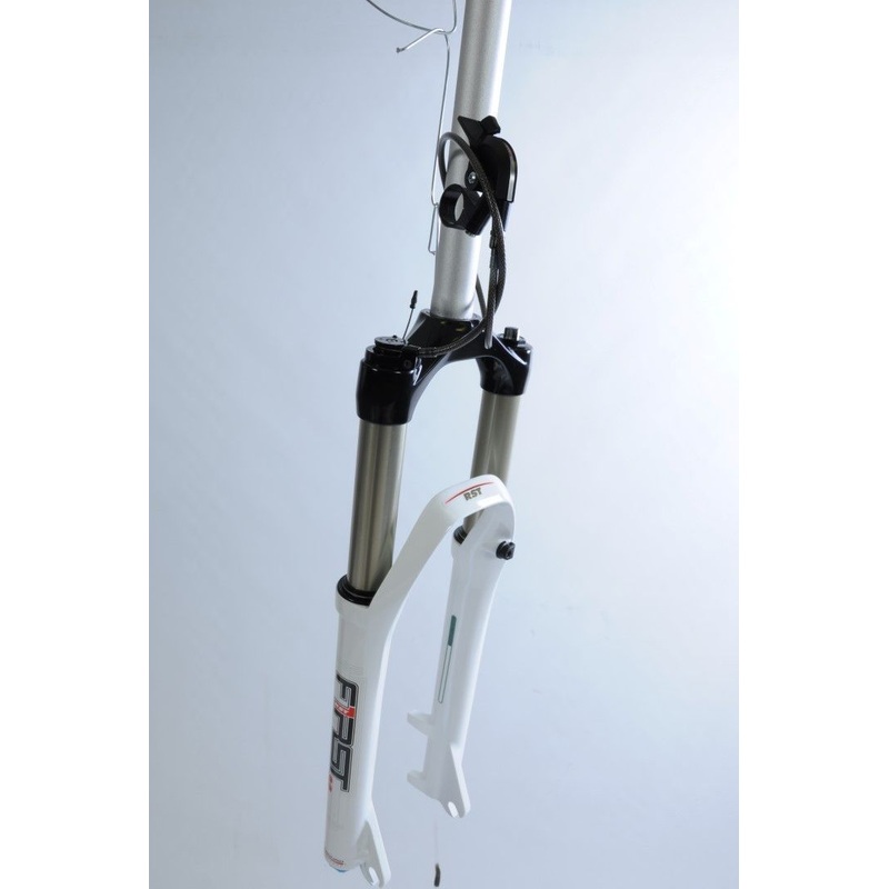 RST F1RST 32 AIR 26 SUSPENSION FORK 1 1-8 DISC 32mm REMOTE LOCK OUT LOW PRICE