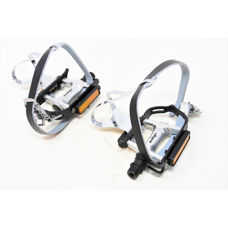 PAIR WELLGO ALLOY RACING ROAD BIKE PEDALS + MEDIUM TOE CLIPS & LEATHER STRAPS 9-16